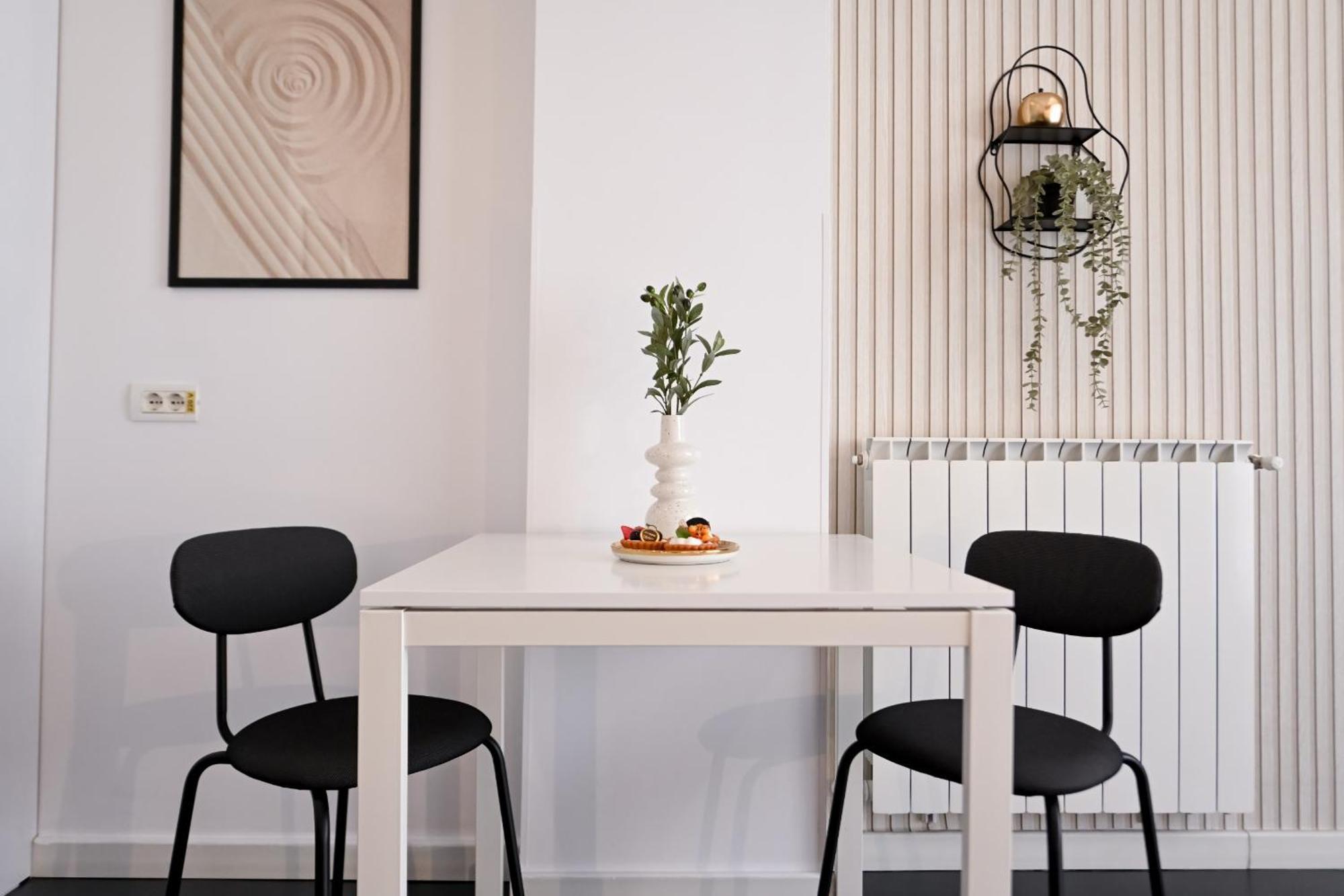 Urban Elegance - Stylish Central Accommodation บูคาเรสต์ ภายนอก รูปภาพ