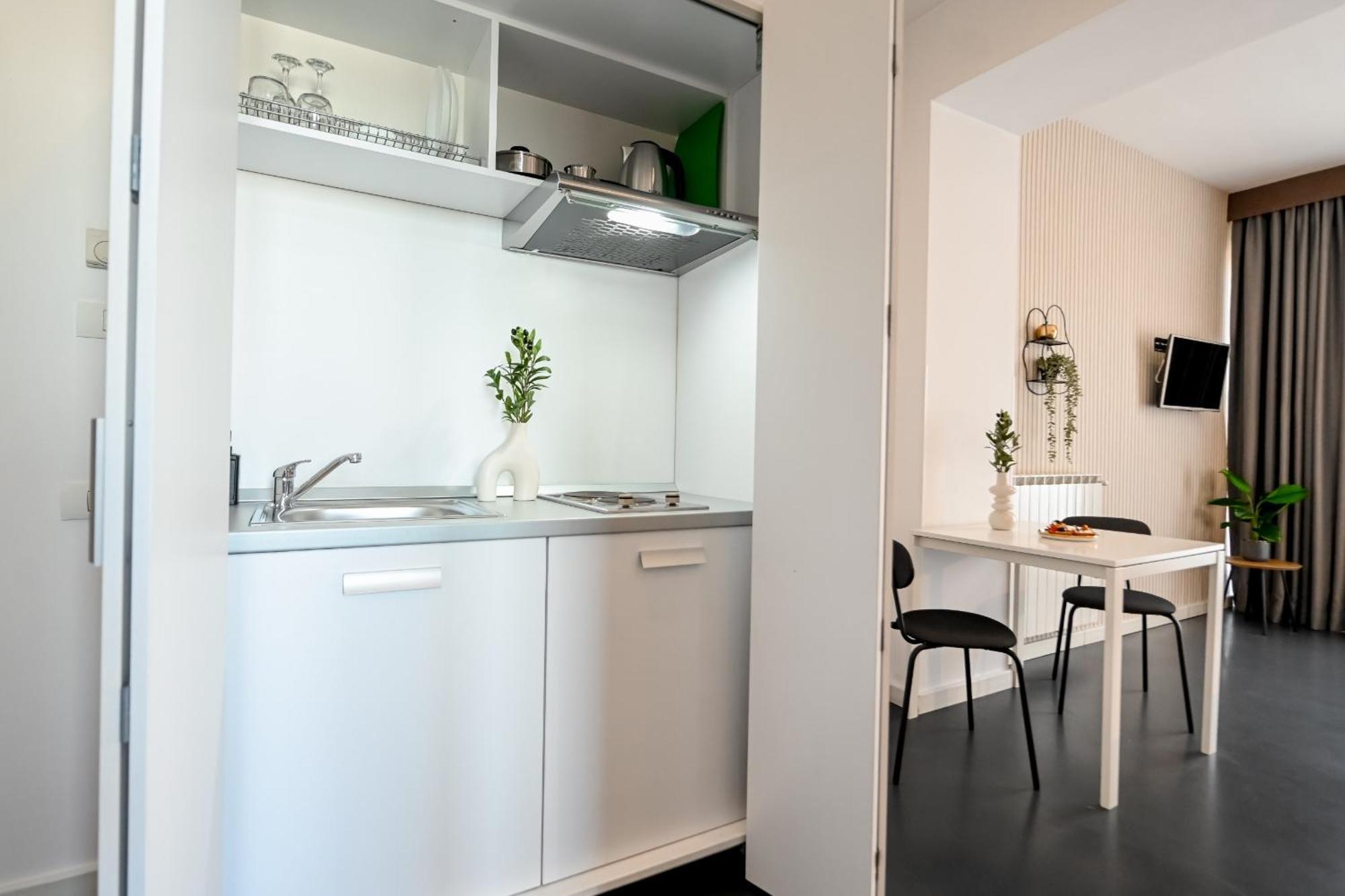 Urban Elegance - Stylish Central Accommodation บูคาเรสต์ ห้อง รูปภาพ