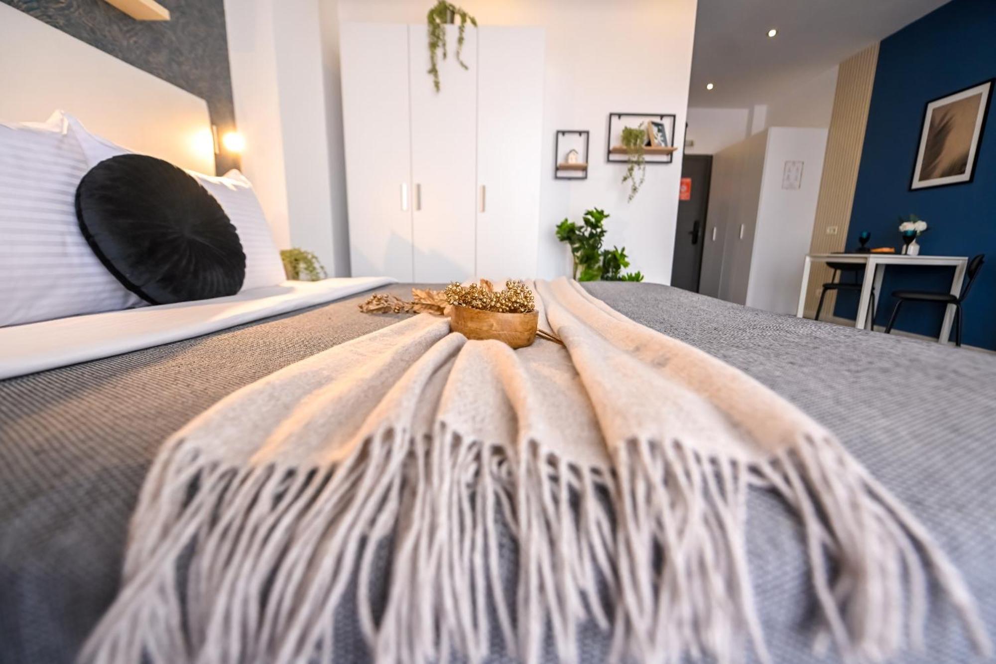 Urban Elegance - Stylish Central Accommodation บูคาเรสต์ ห้อง รูปภาพ